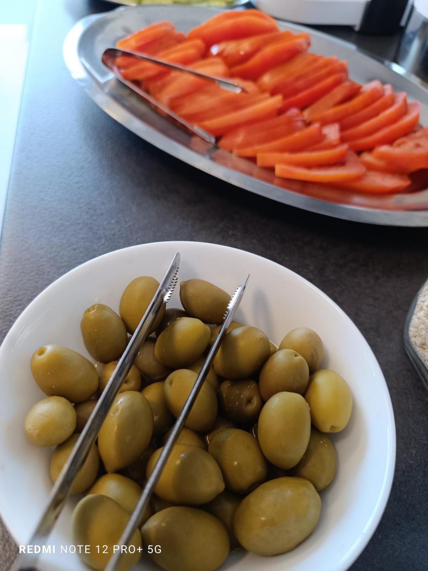 Isalos غيراكيني المظهر الخارجي الصورة